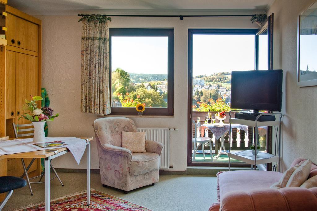 Cafe Alt Willingen Apartment Стая снимка